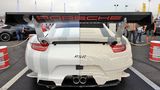 In diesem Falle: Halb Auto, halb Lego-Auto. Ein Porsche 911 RSR - gebaut aus rund 380.000 Legosteinen