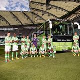 Natürlich fährt der VFL Wolfsburg mit einem Bus der VW-Tochter MAN