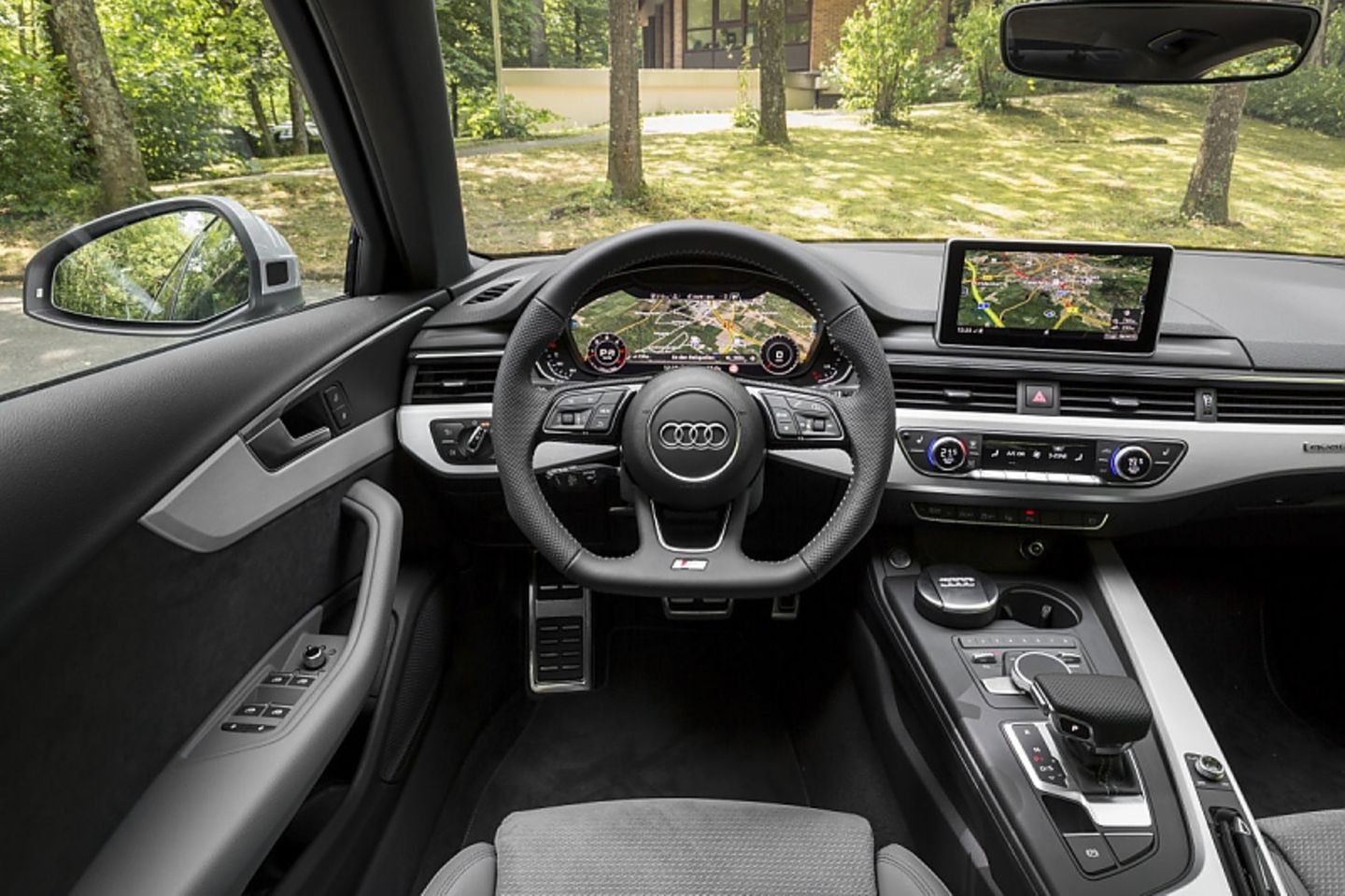 Das Cockpit des Audi A4 2.0 TFSI Jahrgang 2016