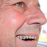 Die tätowierte Löwen-Krone von Ludwig Biewen.