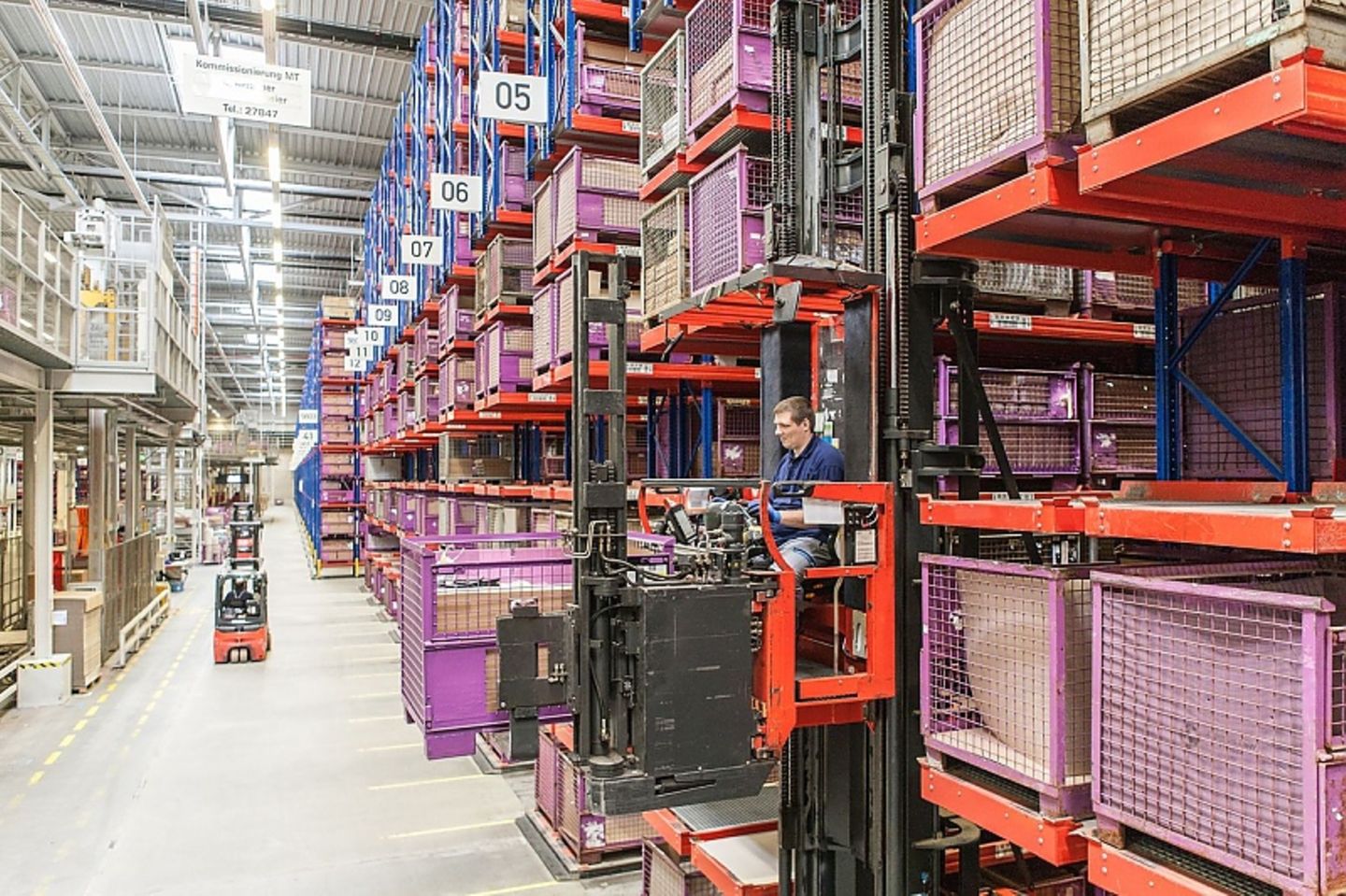 Zentrales Ersatzteillager der BMW Group in Dingolfing