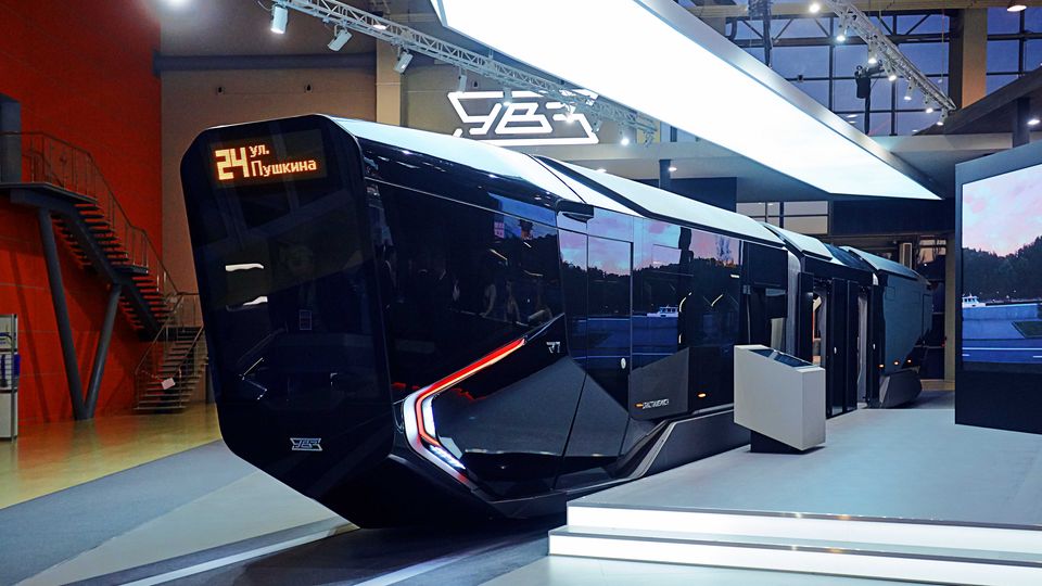 Öffentlicher Nahverkehr: Die R1 wurde 2014 auf einer Messe vorgestellt, nun sind die ersten Exemplare im Testbetrieb. Die R1 wurde 2014 auf einer Messe vorgestellt, nun sind die ersten Exemplare im Testbetrieb.