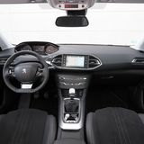 Das Cockpit wirkt aufgeräumt