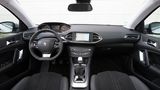 Das Cockpit wirkt aufgeräumt