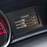 Im Sport-Modus informieren Anzeigen über fahrrelevante Werte, wie das Drehmoment