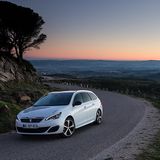 Im Sport-Modus verhärtet die Lenkung