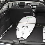 Auch lange Gegenstände finden im Kofferraum Platz