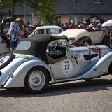Das italienische Duo Gianmaria Aghem und Rosella Conti in einem BMW 328, Baujahr 1938 hat die Sachsen Classic gewonnen.