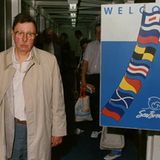 Trauriger Rentner geht an Bord