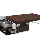 Sie schafft eine Liegefläche von 1,34 Meter mal 1,95 Meter.