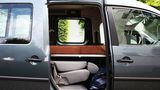 Im Hochdach-Kombi wird es an den Gurtumlenker gehängt.