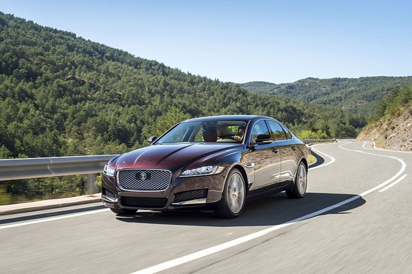 Der Jaguar XF ist sportlich abgestimmt