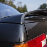 Das Spoiler-Konstrukt erfüllt auch einen aerodynamischen Zweck