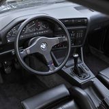 Das Cockpit ist zum Fahrer geneigt