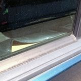 Die Türverkleidung löst sich schon mal.