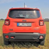 Hinter der Heckklappe offenbart sich...