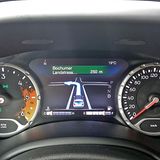 Der Farbklecks auf dem Drehzahlmesser wirkt verspielt.