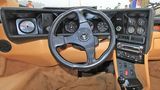 Das Cockpit des Isdera Imperator 108i.