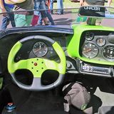 Das Cockpit eines Isdera Spyder.