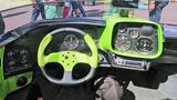 Das Cockpit eines Isdera Spyder.