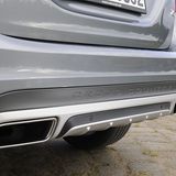 Die zweiflutige Auspuffanlage gehört dazu