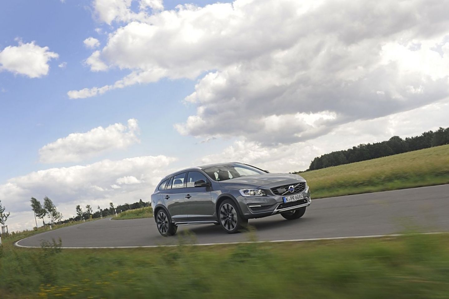 Der gefahrene Volvo V60 Cross Country mit Top-Ausstattung und dem 190-PS-Diesel schlägt mit 60.495 Euro zu Buche