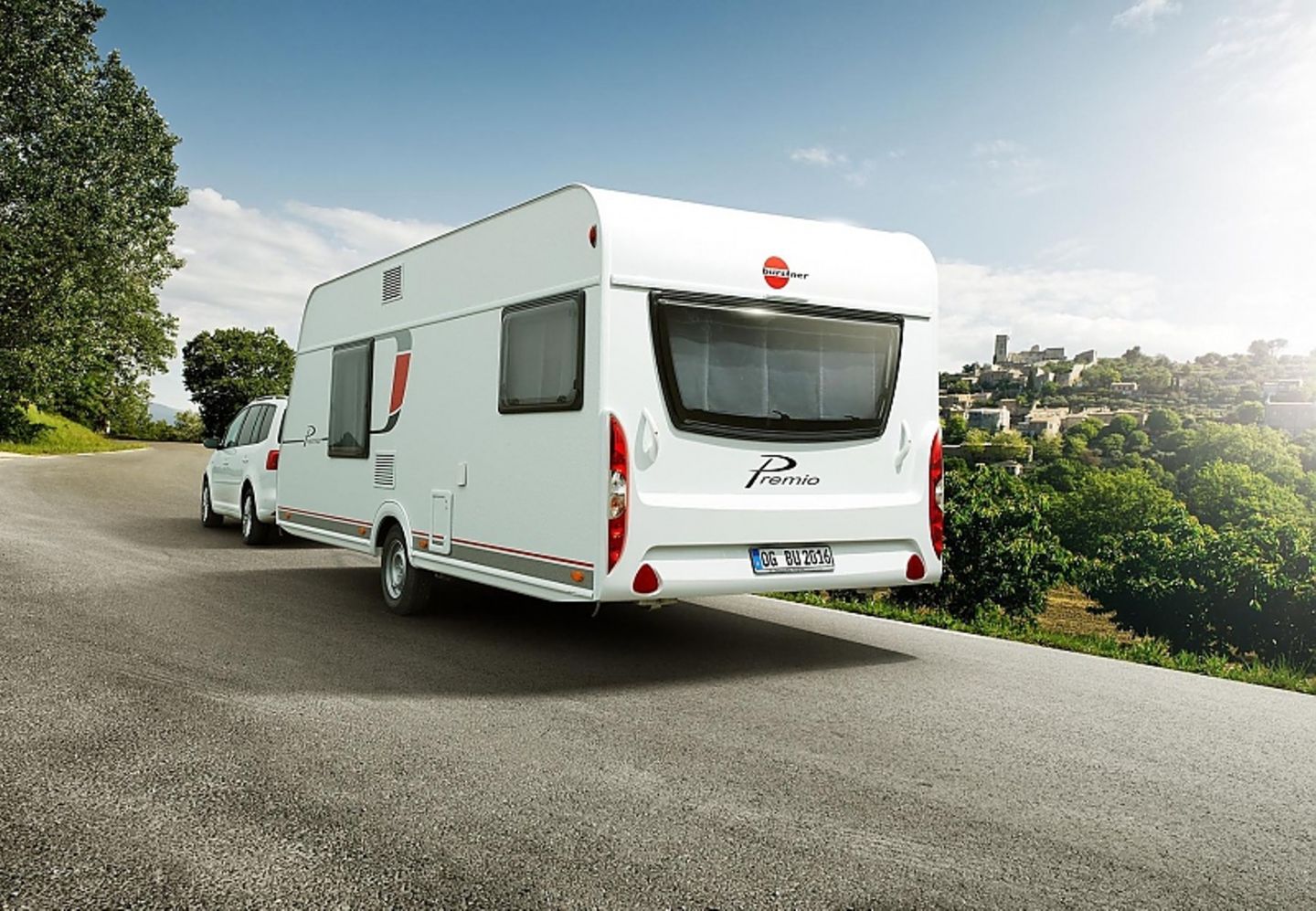 Mit dem Bürstner Premio rollt ein frisch gemachter Mittelklasse-Caravan nach Düsseldorf.