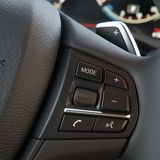 Die Lenkrad-Fernbedienung ist sehr eingängig