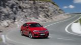 Die Lenkung des BMW X4 30d ist präzise und gibt viel Rückmeldung