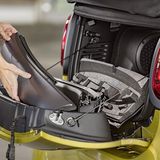 Die seitlichen Dachholme werden im Kofferraum verstaut