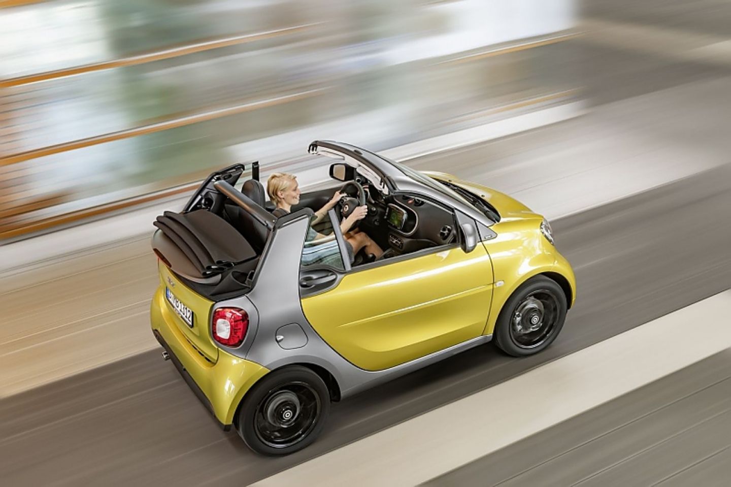Zum Start gibt es das Smart Fortwo Cabrio mit zwei Motorvarianten mit 52 kW / 71 PS sowie 66 kW / 90 PS