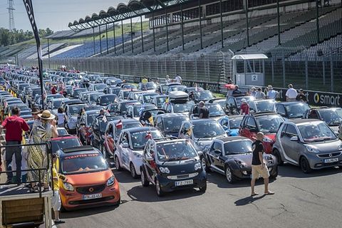 Rund 1.000 Smarts versammeln sich auf dem Hungaring