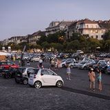 Der Heldenplatz ist prall gefüllt