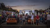Abends spielten Pop-Bands auf der Bühne