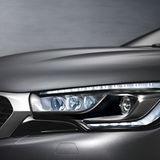 Das Fernlicht übernehmen Xenon-Scheinwerfer