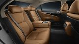 Lexus LS im Fond