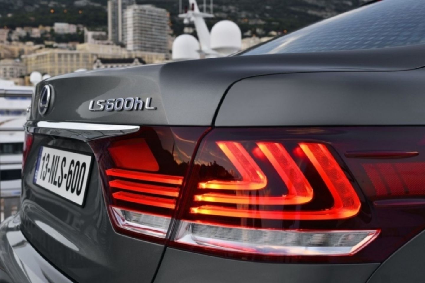 Lexus LS