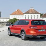 VW Passat Alltrack 2.0 TDI 4motion - vor dem Nymphenburger Schloss