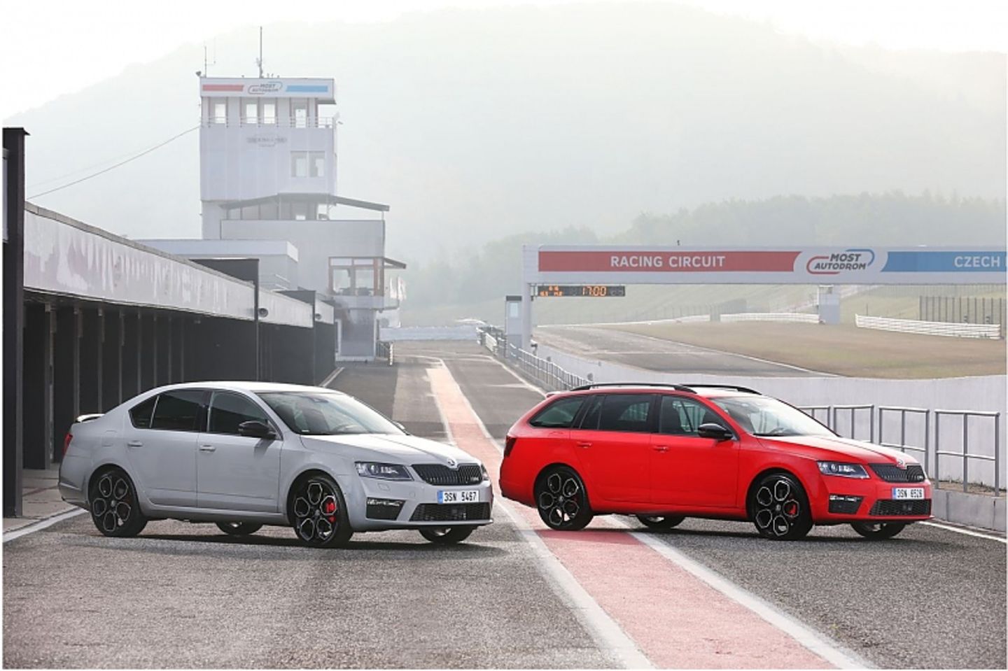 Die Limousine des Octavia RS 230 kostet 33.490 Euro, der Combi: 34.150 Euro