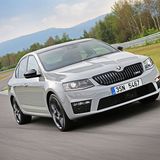 Das Fahrwerk lässt den RS 230 15 Millimeter tiefer über den Asphalt flitzen