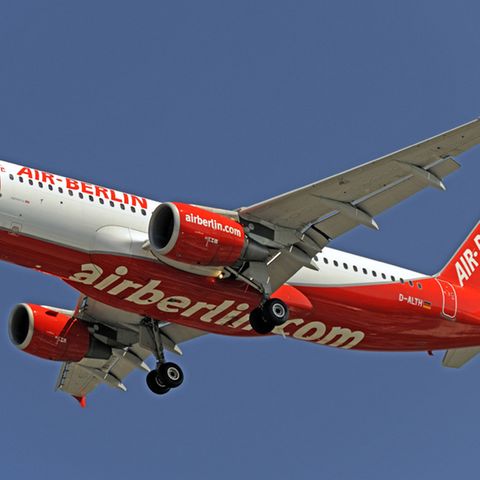 Ein Flieger von Air Berlin in der Luft