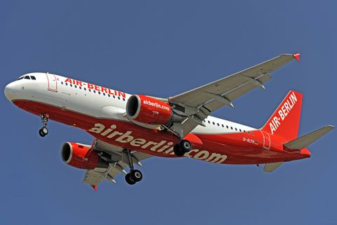 Ein Flieger von Air Berlin in der Luft