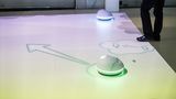 Die Roboter signalisieren den Weg