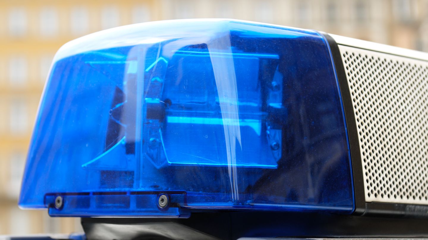 Ein Lkw-Fahrer wollte auf den A3 bei Neumarkt einem Unfallfahrer zu Hilfe eilen und wurde dabei überfahren.