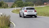 Ja, der Mercedes AMG A 45 4Matic ist ein echter Allradler.