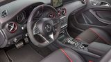 Das Cockpit des Mercedes AMG A 45 4Matic.