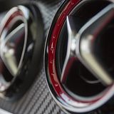 Edel und hochwertig geht es im Mercedes AMG A 45 4Matic zur Sache.