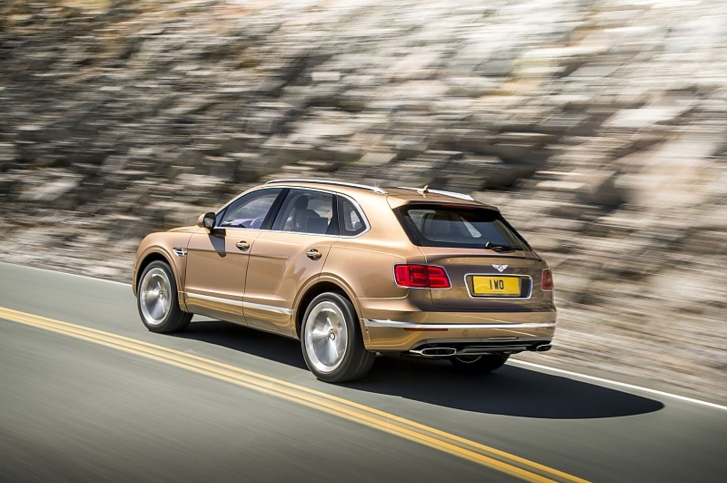 Bentley Bentayga - kostet mindestens 200.000 Euro Bentley Bentayga - kostet mindestens 200.000 Euro