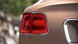 Bentley Bentayga mit zweiteiligen Rückleuchten