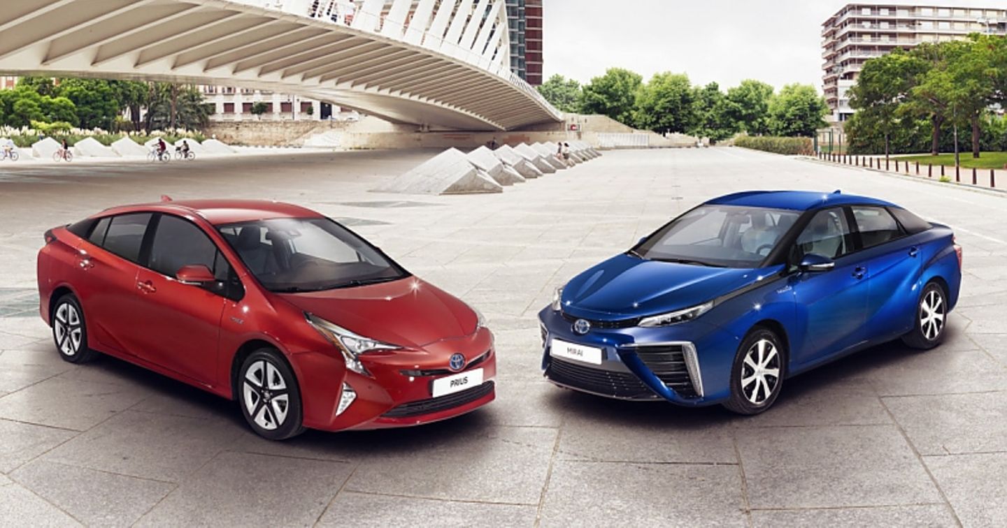 Toyota Prius 2016 trifft Toyota Mirai